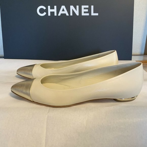 Chanel 14A CC Leather Light Beige Gold Toe Flats Shoes Size 39 US 9 - $795
